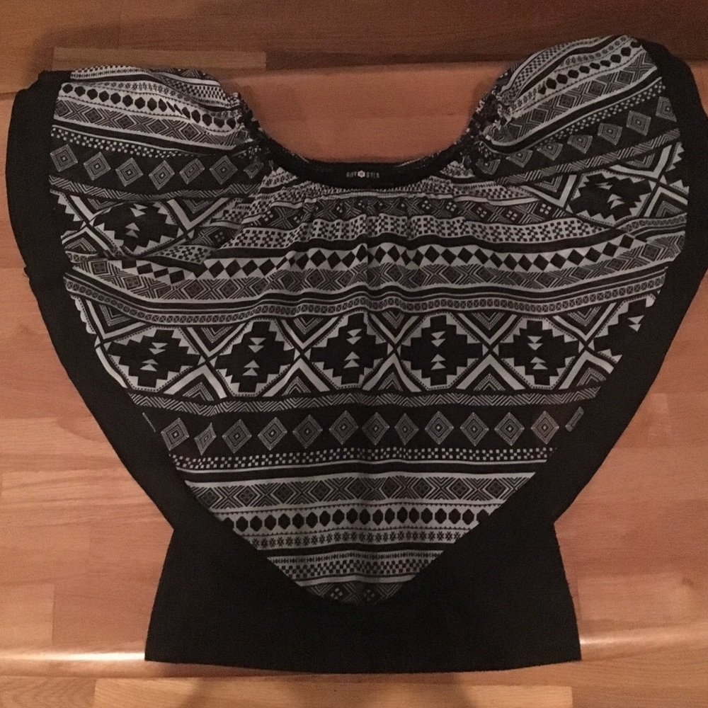 Dolman sleeve black and white top